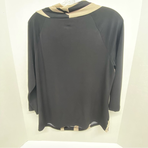Chico’s womens size 2 Black Beige 3/4 sleeve top abstract sleeve unique neckline - Picture 6 of 10